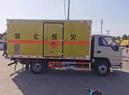 泾阳爆破器材运输车工人安全操作规范与智能技术保障